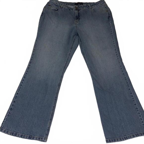 Bandolino‎ Blu Cali Modern BootCut Jeans Womens Size 16w  Medium Wash Blue - Picture 1 of 4